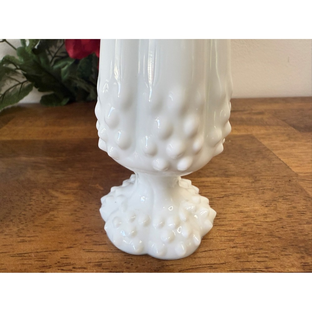 Vintage Milk Glass Bud‎ Vase Hobnail Pattern White Fenton Style MCM Wedding - Picture 5 of 6